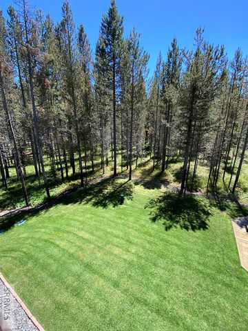 4070 Southgate, Island Park, ID 83429