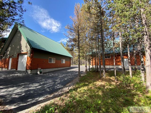 4070 Southgate, Island Park, ID 83429