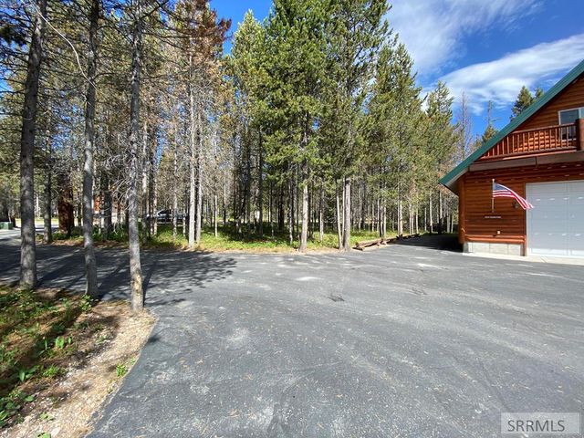 4070 Southgate, Island Park, ID 83429