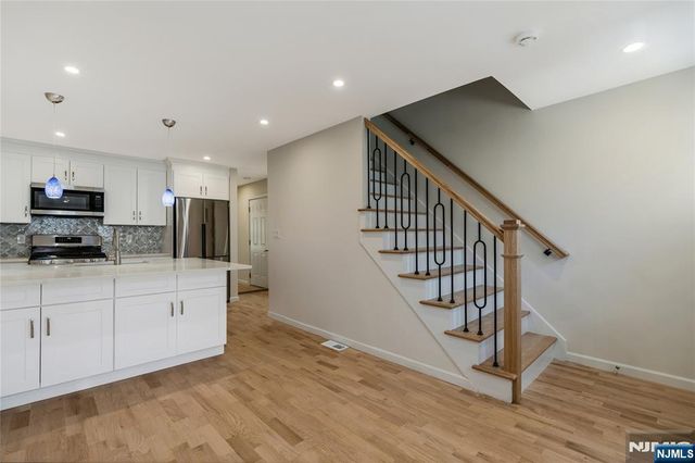 560 18th Street, Newark, NJ 07103