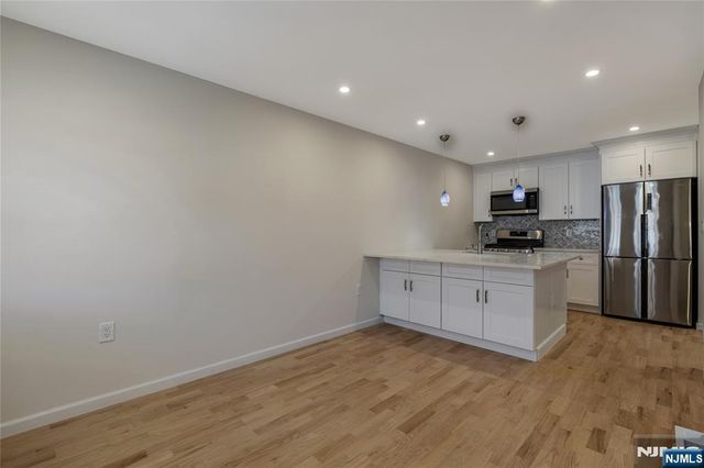 560 18th Street, Newark, NJ 07103