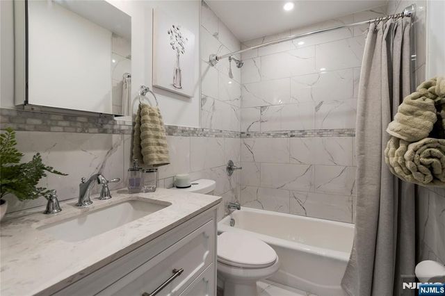 560 18th Street, Newark, NJ 07103