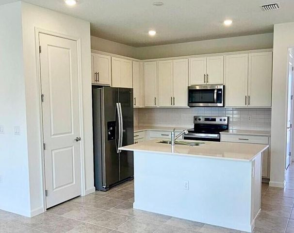 6746 KAVAGI Drive Latitude 206-07, Lantana, FL 33462