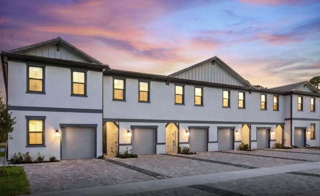 6746 KAVAGI Drive Latitude 206-07, Lantana, FL 33462