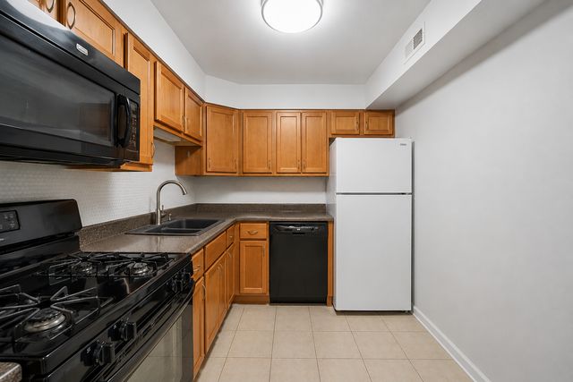 5200 Carriageway Drive 214, Rolling Meadows, IL 60008