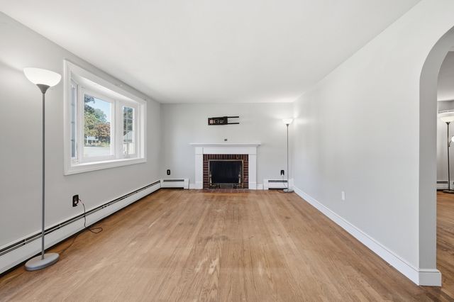 65 Bay State Cir, Abington, MA 02351