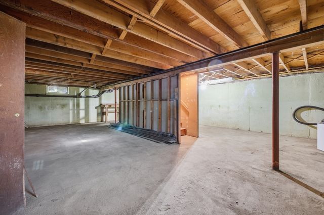 65 Bay State Cir, Abington, MA 02351