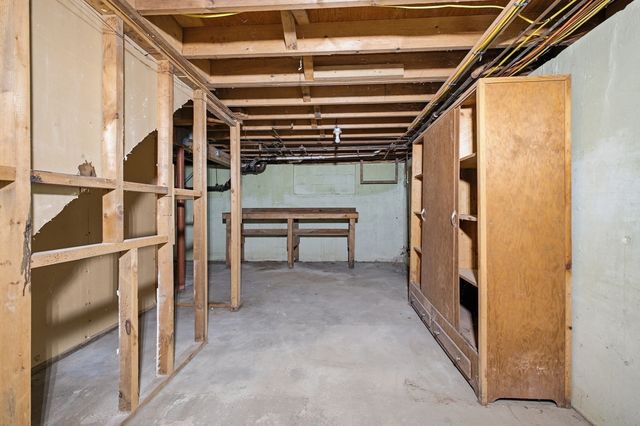 65 Bay State Cir, Abington, MA 02351