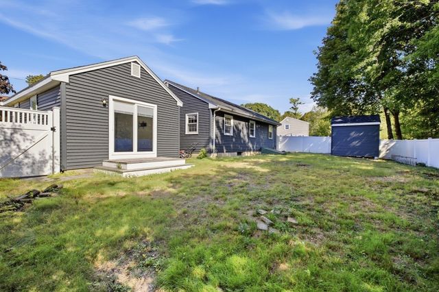 65 Bay State Cir, Abington, MA 02351