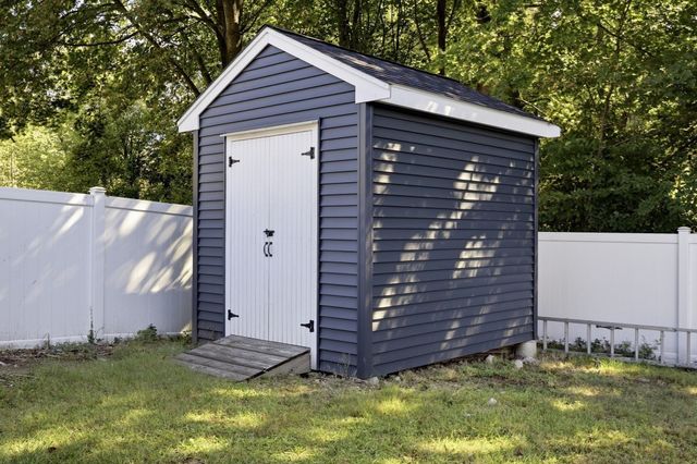 65 Bay State Cir, Abington, MA 02351