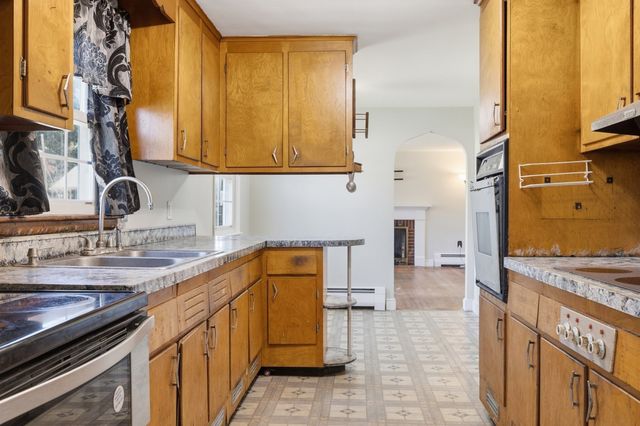 65 Bay State Cir, Abington, MA 02351