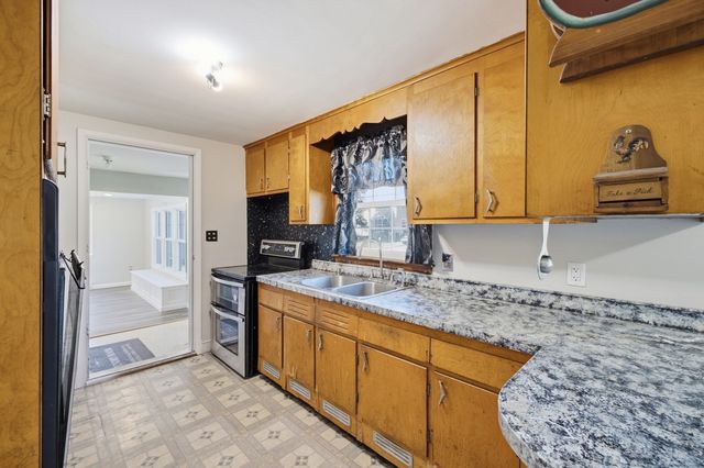 65 Bay State Cir, Abington, MA 02351