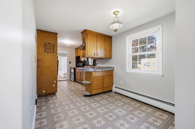 65 Bay State Cir, Abington, MA 02351