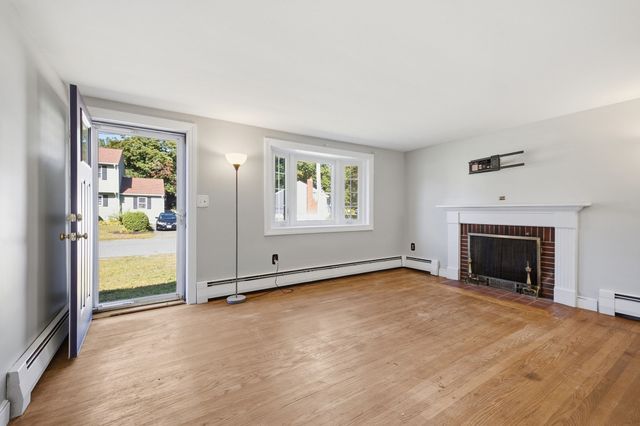 65 Bay State Cir, Abington, MA 02351
