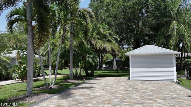 10067 PARKWOOD DR, Fort Myers, FL 33905