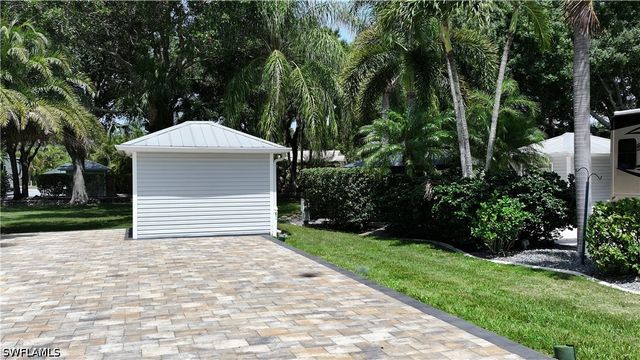 10067 PARKWOOD DR, Fort Myers, FL 33905