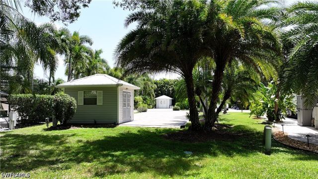 10067 PARKWOOD DR, Fort Myers, FL 33905