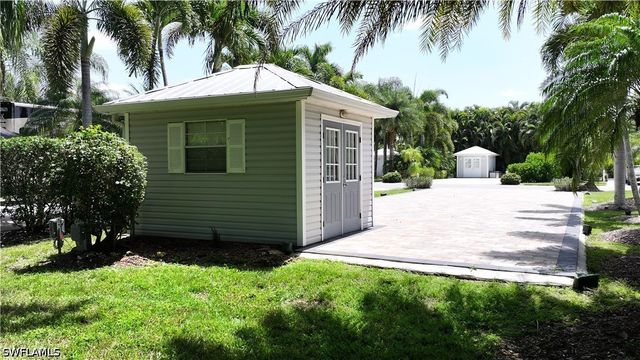 10067 PARKWOOD DR, Fort Myers, FL 33905
