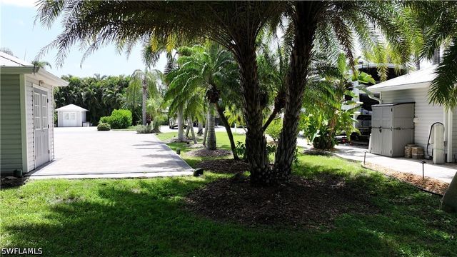 10067 PARKWOOD DR, Fort Myers, FL 33905