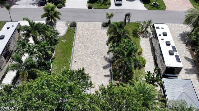 10067 PARKWOOD DR, Fort Myers, FL 33905