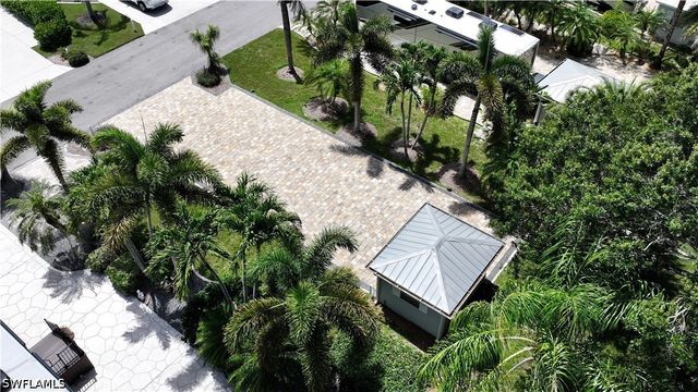 10067 PARKWOOD DR, Fort Myers, FL 33905