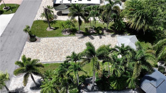 10067 PARKWOOD DR, Fort Myers, FL 33905