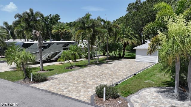 10067 PARKWOOD DR, Fort Myers, FL 33905