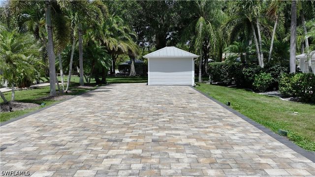 10067 PARKWOOD DR, Fort Myers, FL 33905