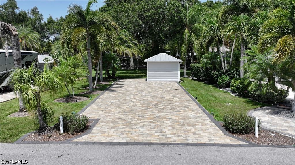 10067 PARKWOOD DR, Fort Myers, FL 33905