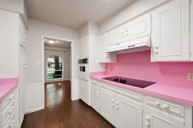 412 Twin Creek Drive, Hurst, TX 76053