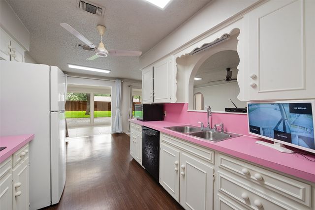 412 Twin Creek Drive, Hurst, TX 76053
