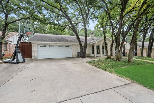 412 Twin Creek Drive, Hurst, TX 76053