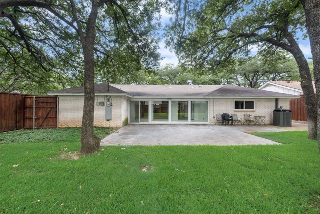 412 Twin Creek Drive, Hurst, TX 76053