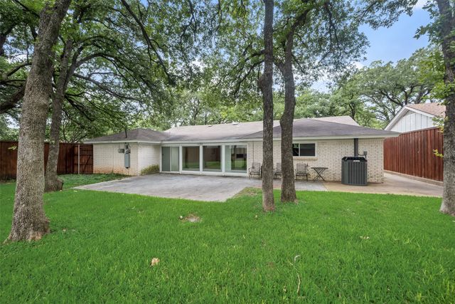 412 Twin Creek Drive, Hurst, TX 76053