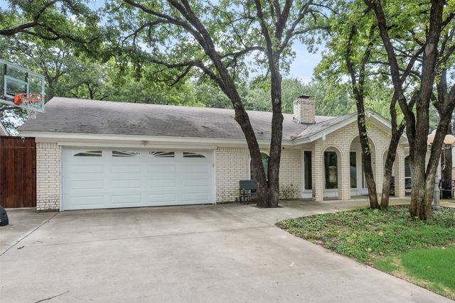 412 Twin Creek Drive, Hurst, TX 76053