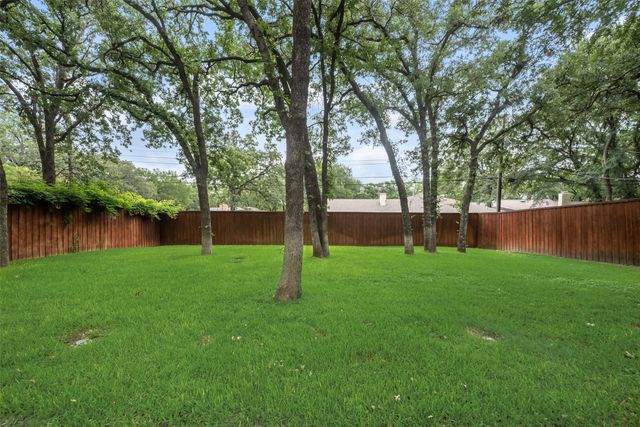 412 Twin Creek Drive, Hurst, TX 76053