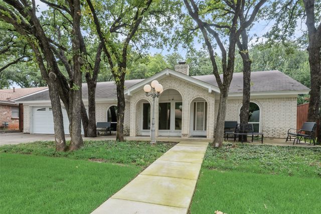 412 Twin Creek Drive, Hurst, TX 76053