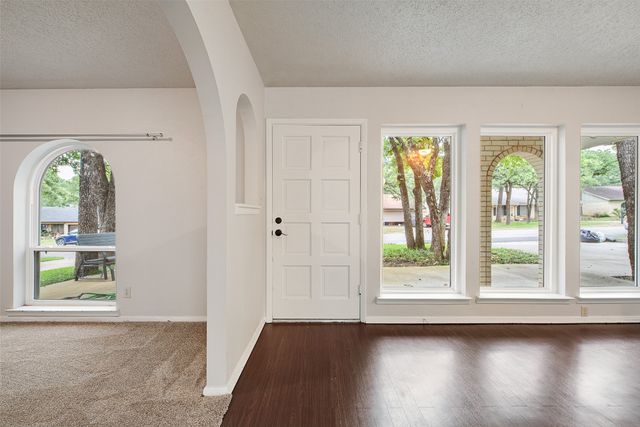412 Twin Creek Drive, Hurst, TX 76053