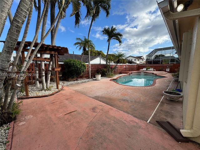 14241 SW 36th St, Miami, FL 33175