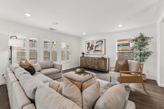 15 Bristle Bark Pl, Sacramento, CA 95835