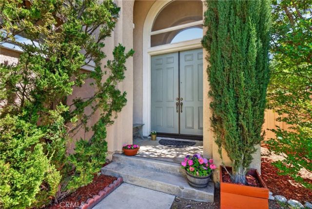 21012 Oakriver, Newhall, CA 91321