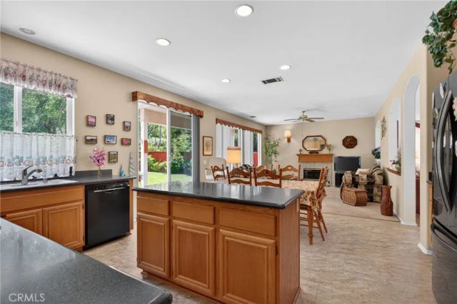 21012 Oakriver, Newhall, CA 91321