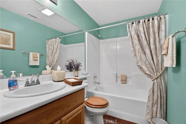 21012 Oakriver, Newhall, CA 91321