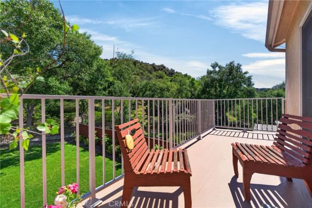 21012 Oakriver, Newhall, CA 91321