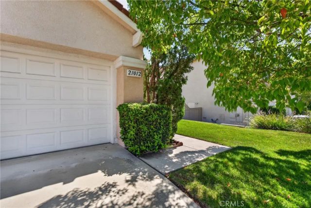 21012 Oakriver, Newhall, CA 91321