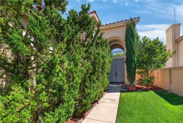 21012 Oakriver, Newhall, CA 91321