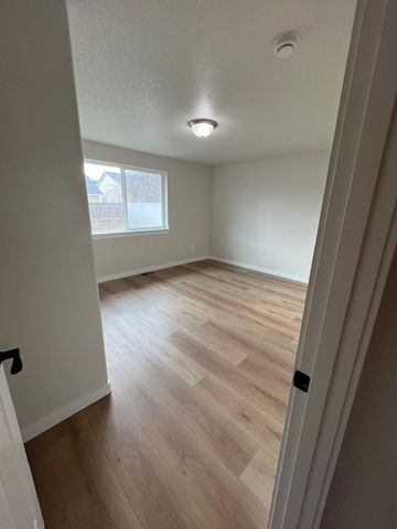 537 SE Ponderosa Drive, Madras, OR 97741