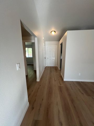 537 SE Ponderosa Drive, Madras, OR 97741