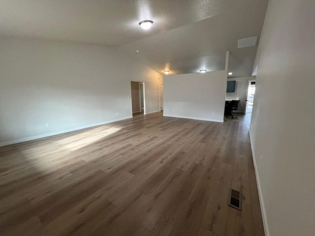 537 SE Ponderosa Drive, Madras, OR 97741