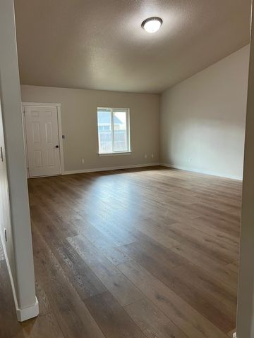 537 SE Ponderosa Drive, Madras, OR 97741